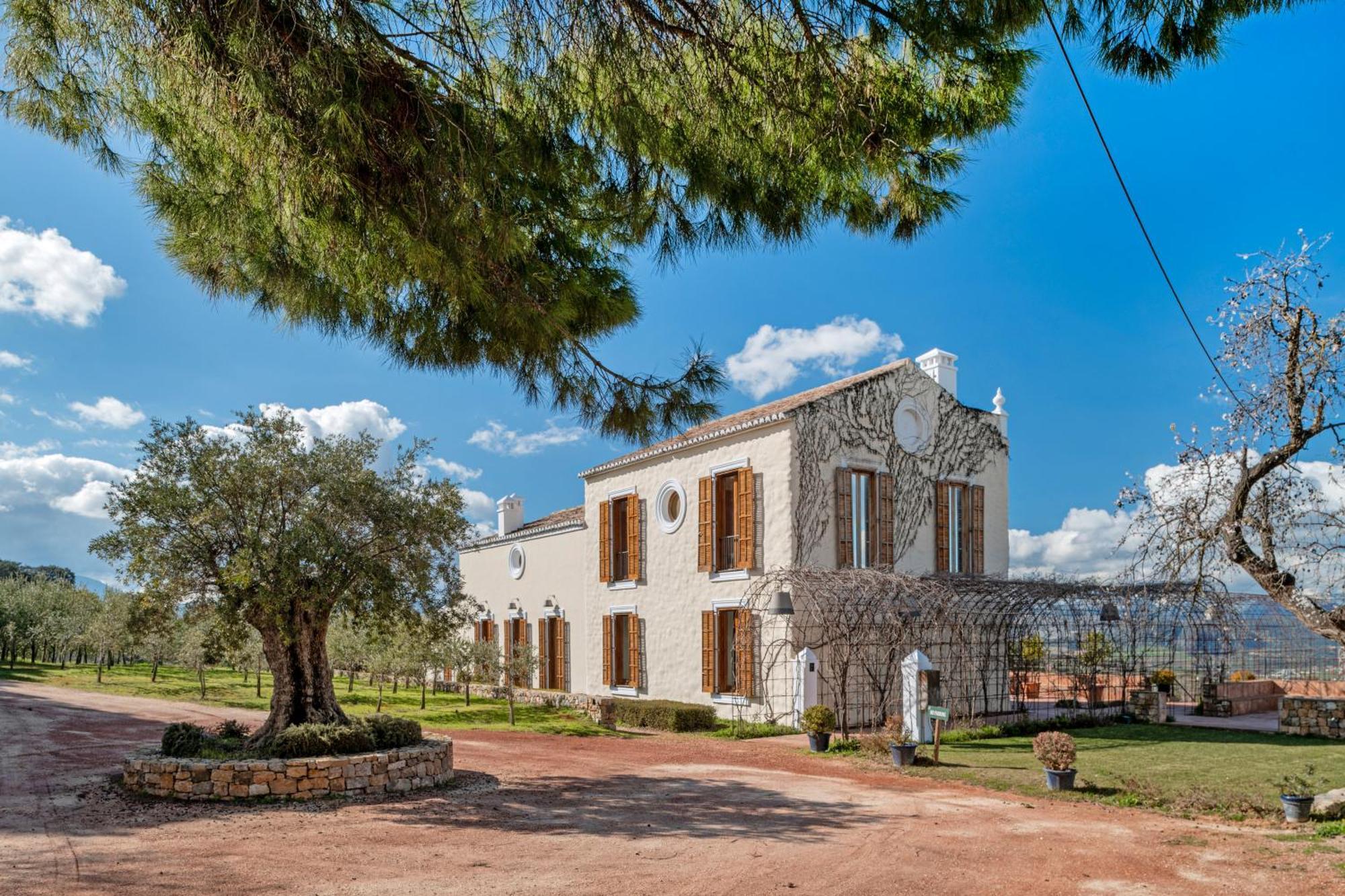 Cortijo La Almazara Villa *